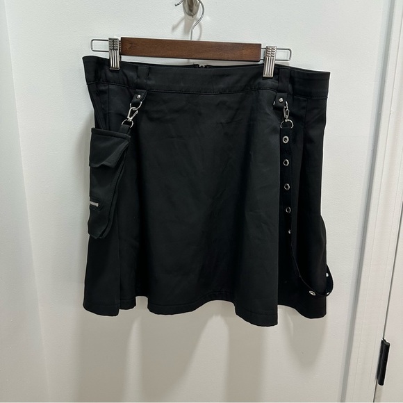 Black Women's Skirt with Side Pocket - Picture 1 of 5